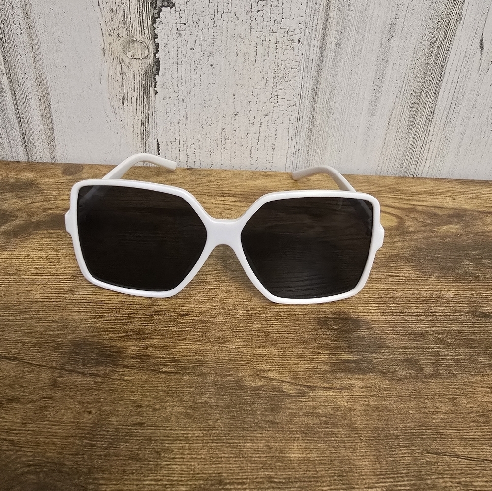 White Square Womens Sunglasses With Black Lens Unbranded - Picture 6 of 6